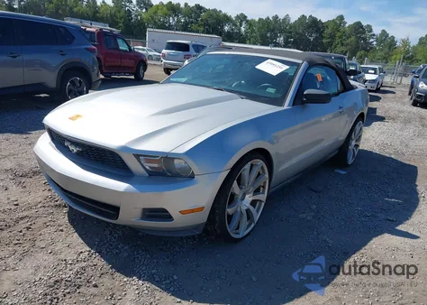 2010 Ford Mustang V6 Premium z USA, uszkodzony, nr VIN 1ZVBP8EN0A5136959